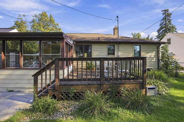 1193 BOND STREET, Green Bay, WI 54303
