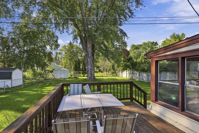 1193 BOND STREET, Green Bay, WI 54303