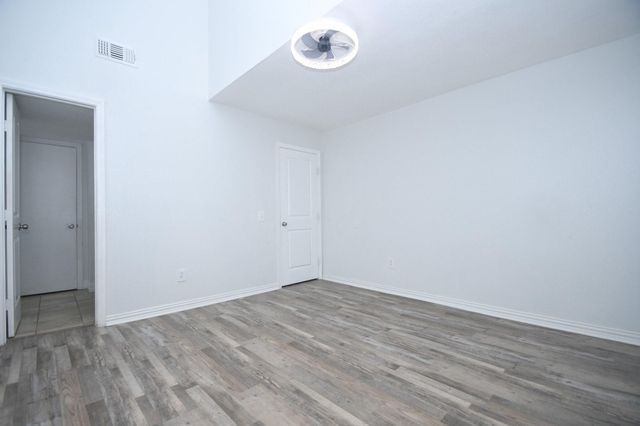 9809 Richmond Avenue E 16, Houston, TX 77042