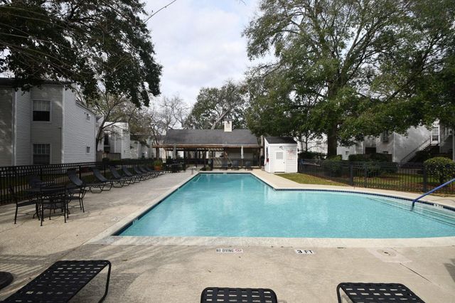 9809 Richmond Avenue E 16, Houston, TX 77042