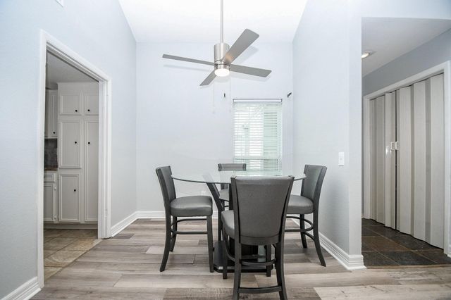 9809 Richmond Avenue E 16, Houston, TX 77042