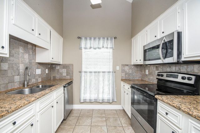 9809 Richmond Avenue E 16, Houston, TX 77042