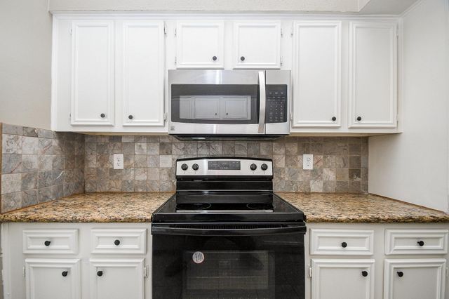 9809 Richmond Avenue E 16, Houston, TX 77042