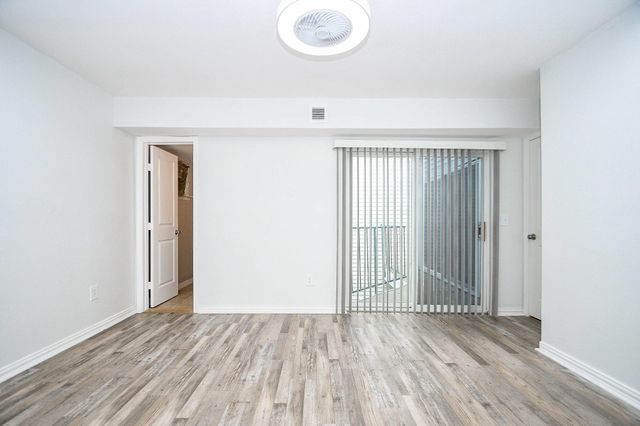 9809 Richmond Avenue E 16, Houston, TX 77042