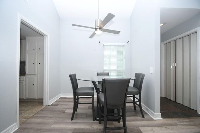 9809 Richmond Avenue E 16, Houston, TX 77042