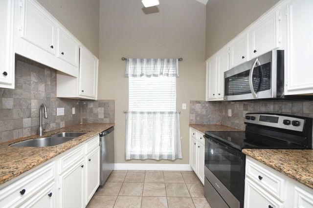 9809 Richmond Avenue E 16, Houston, TX 77042