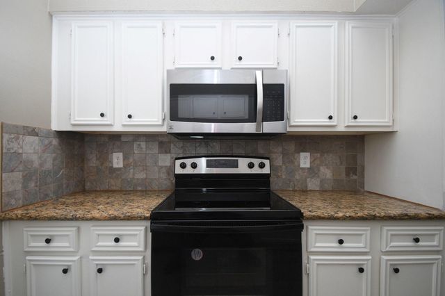 9809 Richmond Avenue E 16, Houston, TX 77042