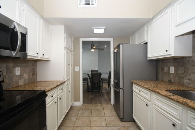 9809 Richmond Avenue E 16, Houston, TX 77042