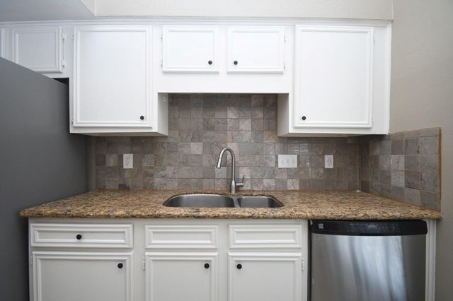 9809 Richmond Avenue E 16, Houston, TX 77042