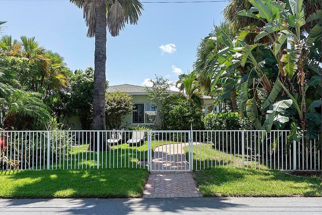 1106 N LAKESIDE Drive, Lake Worth Beach, FL 33460