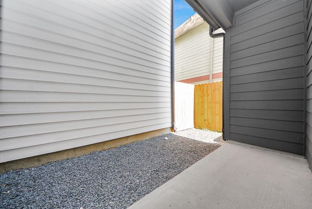 927 Fisher Street B, Houston, TX 77018