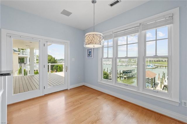 31 Bay Front PL, Hampton, VA 23664