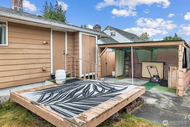 7037 E B Street, Tacoma, WA 98404