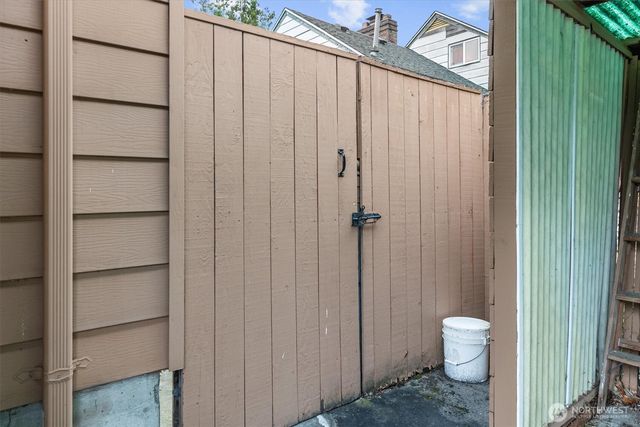 7037 E B Street, Tacoma, WA 98404