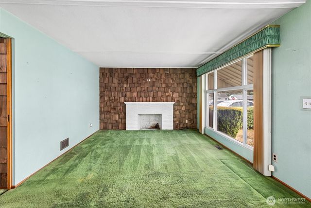 7037 E B Street, Tacoma, WA 98404