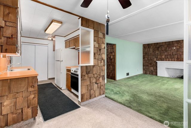 7037 E B Street, Tacoma, WA 98404