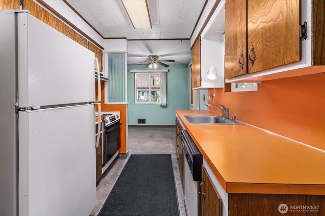7037 E B Street, Tacoma, WA 98404