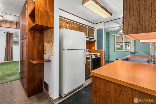 7037 E B Street, Tacoma, WA 98404