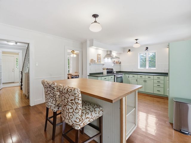 98 Walnut St, North Brookfield, MA 01535