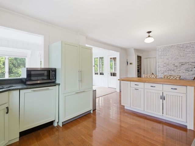 98 Walnut St, North Brookfield, MA 01535