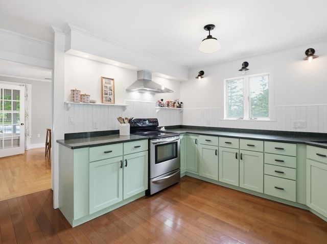 98 Walnut St, North Brookfield, MA 01535