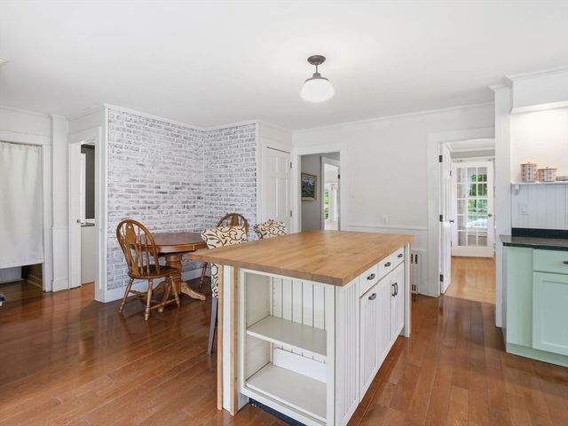 98 Walnut St, North Brookfield, MA 01535