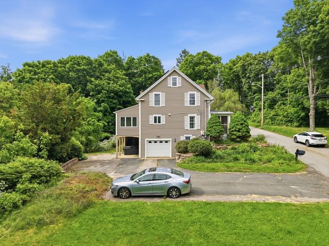 98 Walnut St, North Brookfield, MA 01535