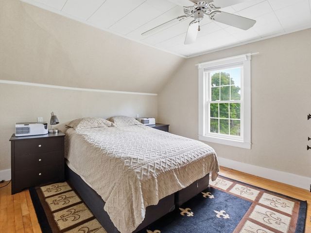 98 Walnut St, North Brookfield, MA 01535