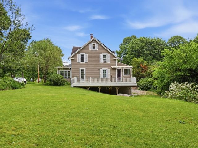 98 Walnut St, North Brookfield, MA 01535