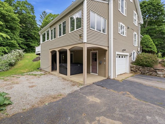 98 Walnut St, North Brookfield, MA 01535