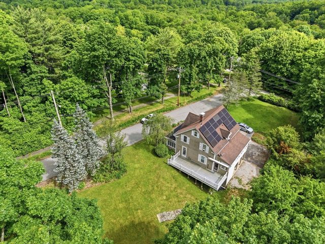 98 Walnut St, North Brookfield, MA 01535