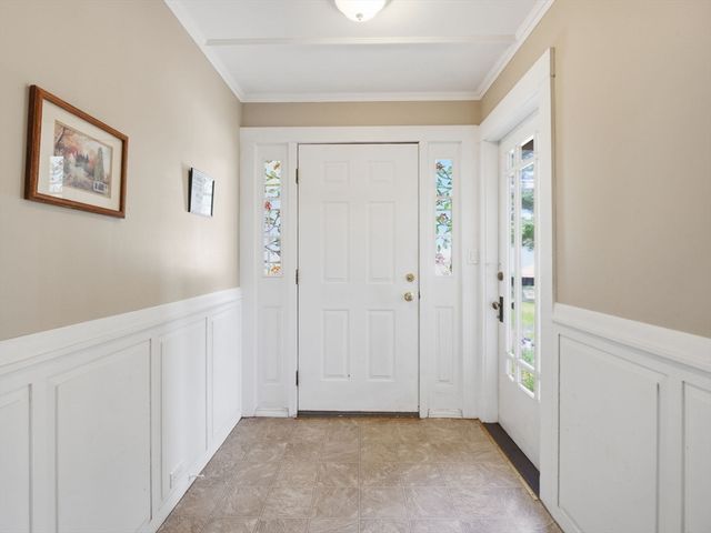 98 Walnut St, North Brookfield, MA 01535