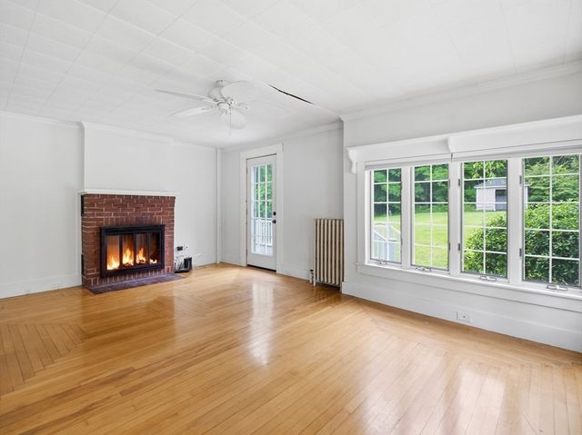 98 Walnut St, North Brookfield, MA 01535