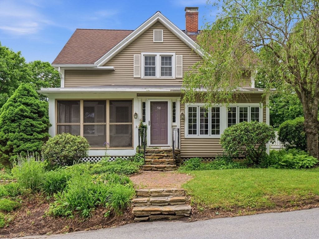 98 Walnut St, North Brookfield, MA 01535