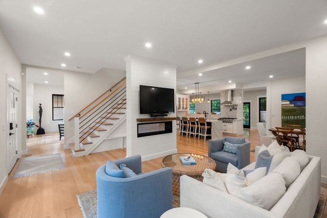 283 Walnut Street, Wellesley, MA 02481