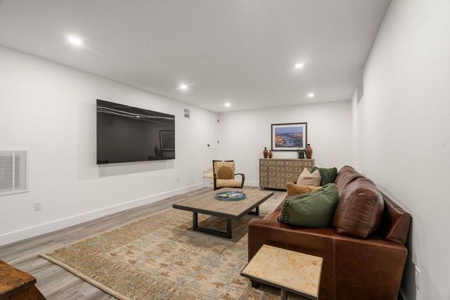 283 Walnut Street, Wellesley, MA 02481
