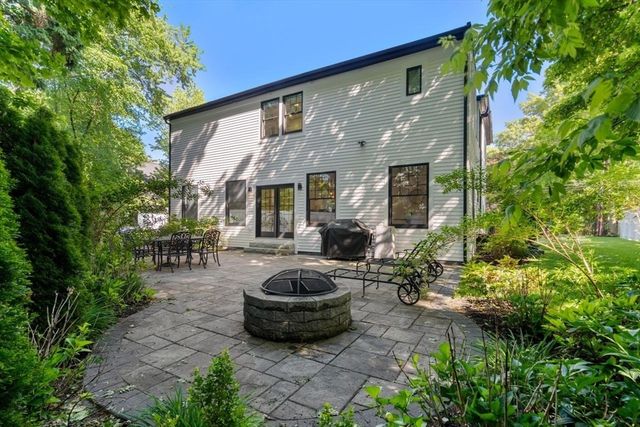 283 Walnut Street, Wellesley, MA 02481