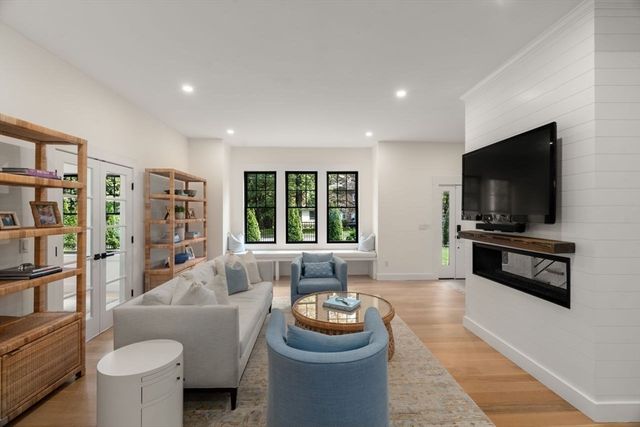 283 Walnut Street, Wellesley, MA 02481