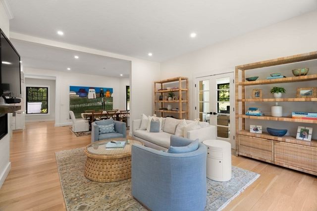 283 Walnut Street, Wellesley, MA 02481