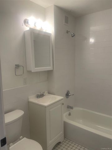 671 Bronx River Road 4G, Yonkers, NY 10704