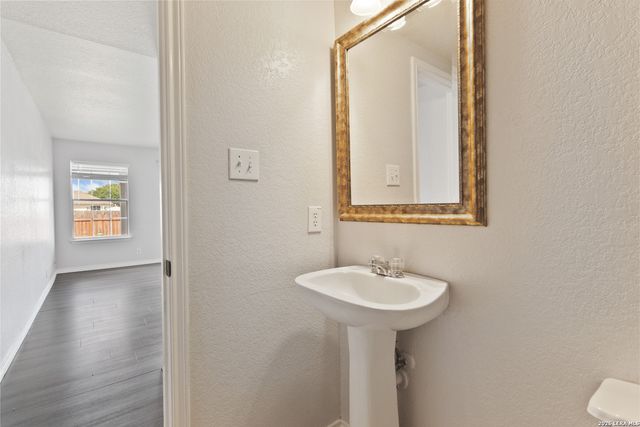 6930 Pecan Fall, Converse, TX 78109