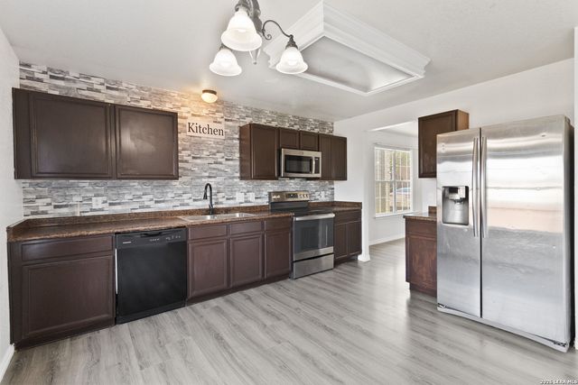 6930 Pecan Fall, Converse, TX 78109