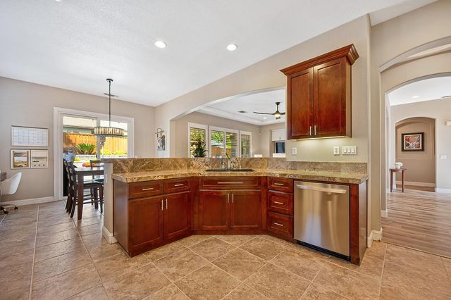 2811 Southcreek Dr, Lincoln, CA 95648