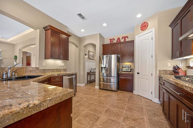 2811 Southcreek Dr, Lincoln, CA 95648