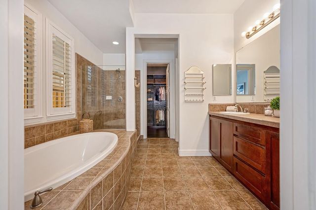 2811 Southcreek Dr, Lincoln, CA 95648