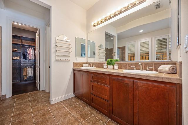 2811 Southcreek Dr, Lincoln, CA 95648