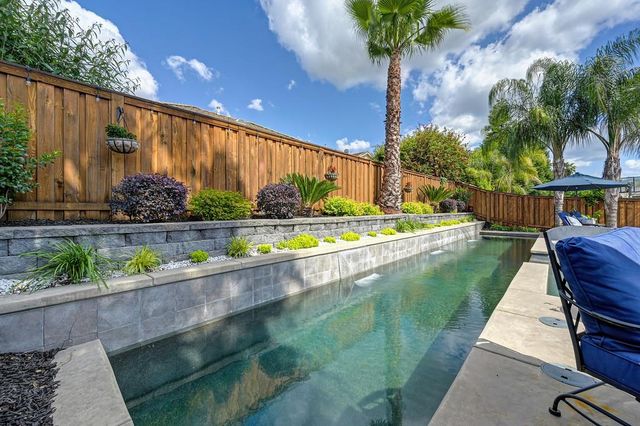 2811 Southcreek Dr, Lincoln, CA 95648