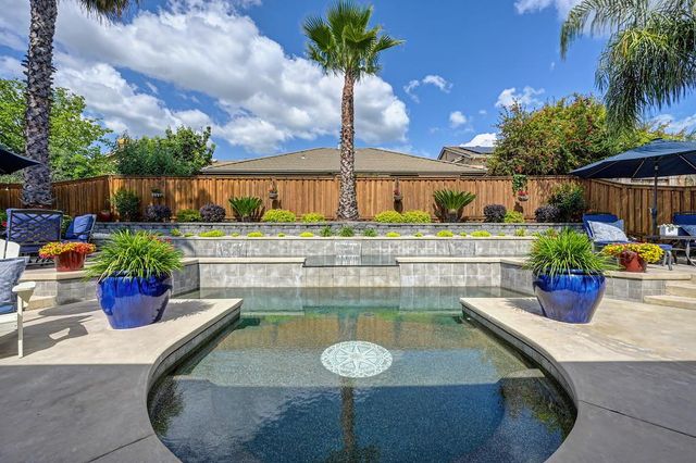 2811 Southcreek Dr, Lincoln, CA 95648