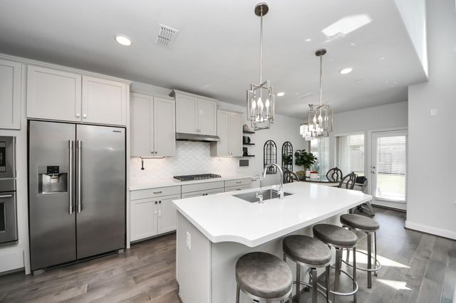 8922 Golden Mist Drive, Missouri City, TX 77459