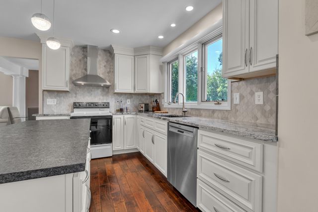 46776 Mornington Road, Canton, MI 48188